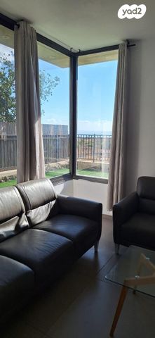 דו משפחתי, טופז 15, רובע 10 חן, קצרין