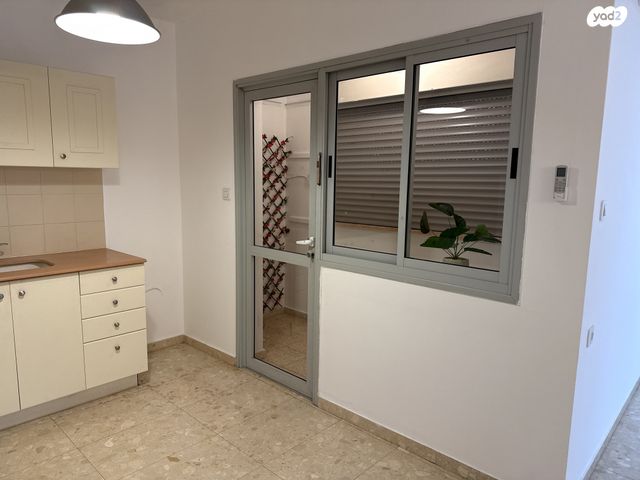 דירה, ד"ר יהודה פרח, קרית השרון, נתניה