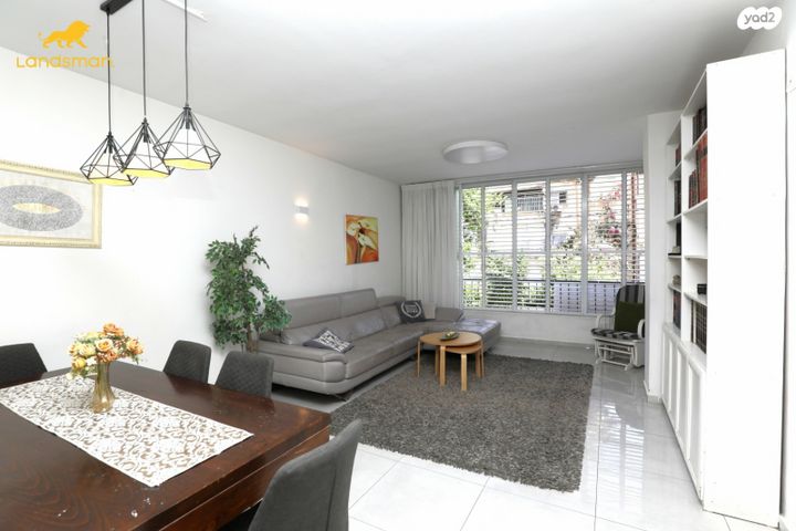 דירה, צבי הירש קלישר, מחנה יהודה, פתח תקווה