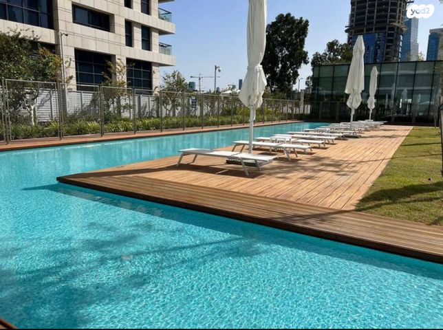 דירה, ניסים אלוני, צמרות איילון, פארק צמרת, תל אביב יפו