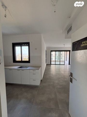 דירה, אמנון ליפקין שחק, נוף הטיילת, נתניה