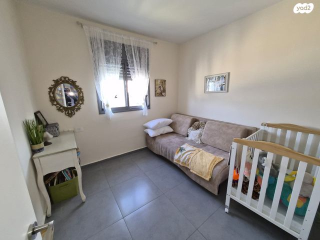 דירה, הרב זבולון גרז, רחובות הצעירה, רחובות