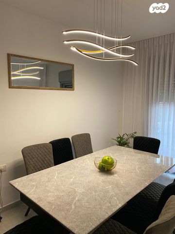 דירת גן, לאה גולדברג, גדרה מזרח, גדרה