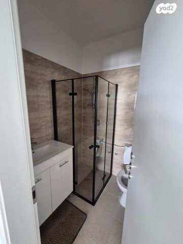 דירה, רועי קליין, קרית קריניצי, רמת גן