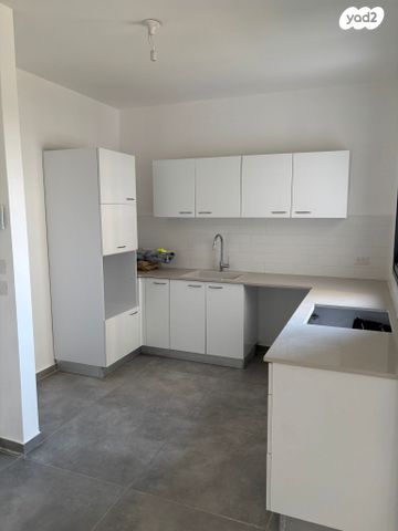 דירה, אמנון ליפקין שחק, נוף הטיילת, נתניה