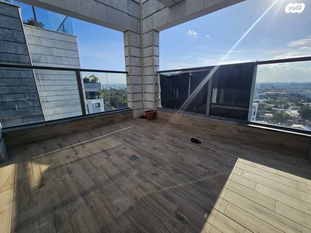 דירה, רועי קליין, קרית קריניצי, רמת גן