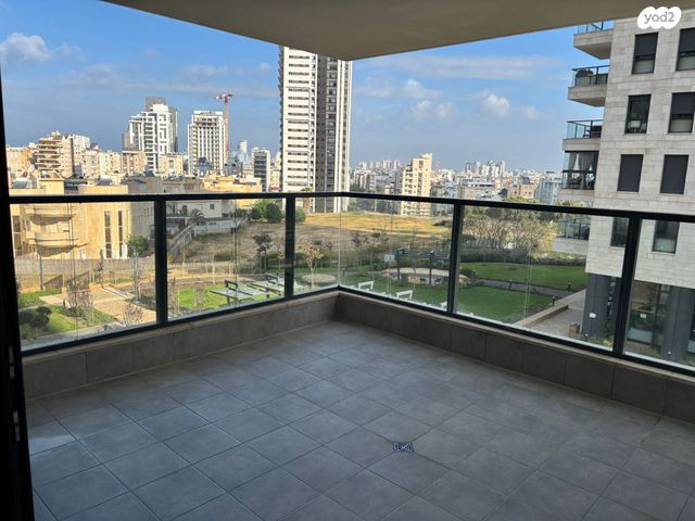 דירה, אמנון ליפקין שחק, נוף הטיילת, נתניה