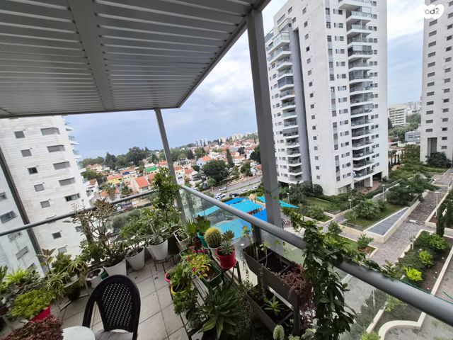 דירה, הרמן חיים קאופמן, אושיות, רחובות