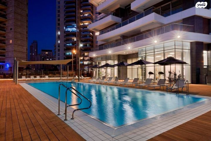 דירה, יוסף לפיד, נתניה