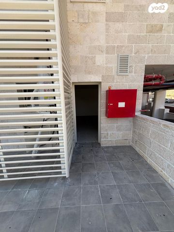 דירת גן, פרופסור יעקב נאמן, מורדות ארנונה, ירושלים