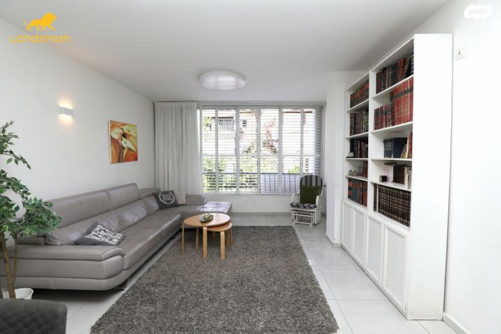 דירה, צבי הירש קלישר, מחנה יהודה, פתח תקווה