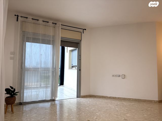 דירה, ד"ר יהודה פרח, קרית השרון, נתניה