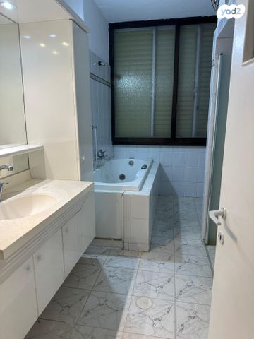 דירה, עלומים, אזור הבילויים, רמת גן