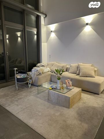 ניסים אלוני 12