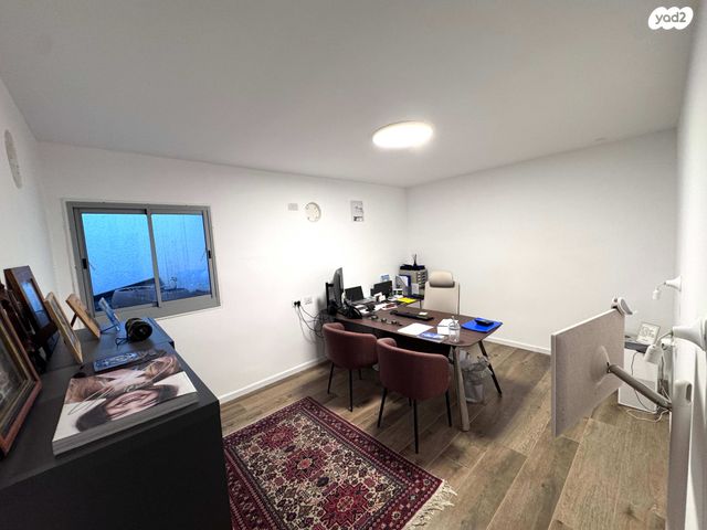 דו משפחתי, הגורן, הגורן וחצרות איכרים, עתלית