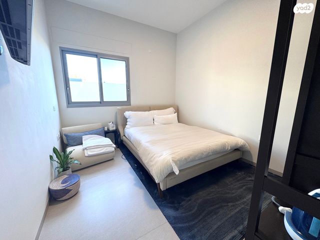 דו משפחתי, הגורן, הגורן וחצרות איכרים, עתלית