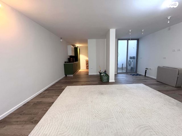 דו משפחתי, הגורן, הגורן וחצרות איכרים, עתלית