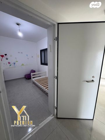 דירה, נעמי שמר, גלי ים, קרית ים