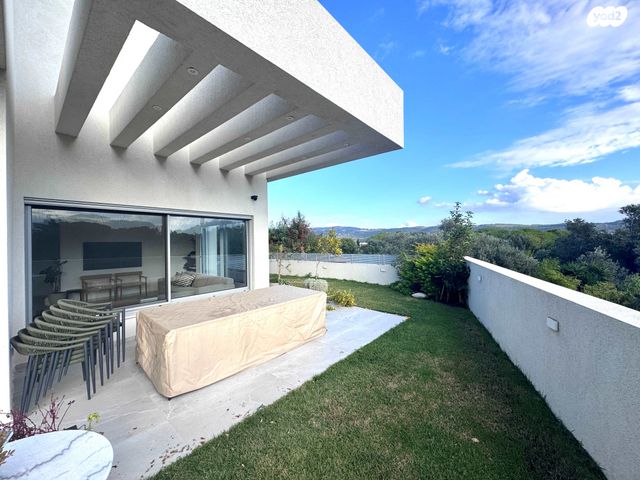 דו משפחתי, הגורן, הגורן וחצרות איכרים, עתלית