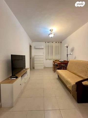 גיורא יוספטל 9