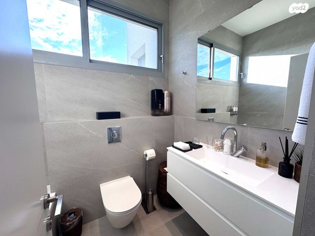 דו משפחתי, הגורן, הגורן וחצרות איכרים, עתלית