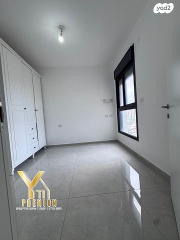 דירה, נעמי שמר, גלי ים, קרית ים