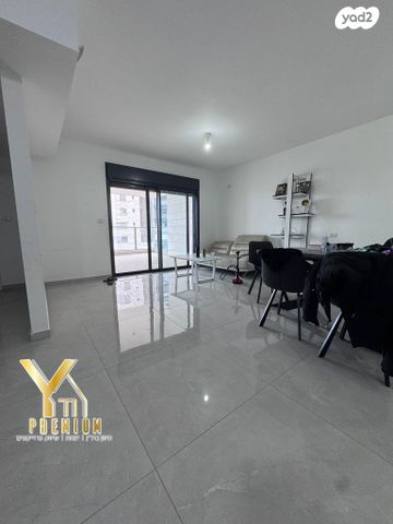 דירה, נעמי שמר, גלי ים, קרית ים