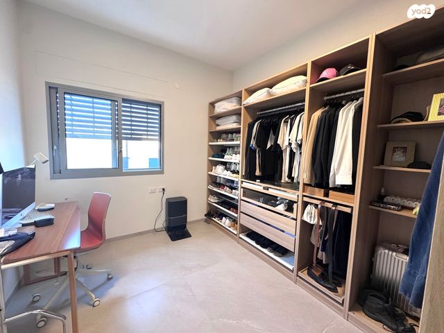 דו משפחתי, הגורן, הגורן וחצרות איכרים, עתלית