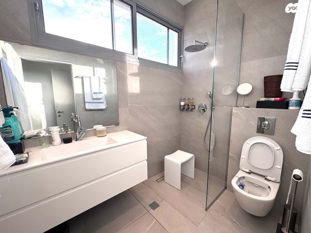 דו משפחתי, הגורן, הגורן וחצרות איכרים, עתלית