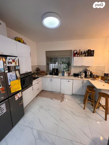 דירת גן, הרב קוקיס 12, בת ים