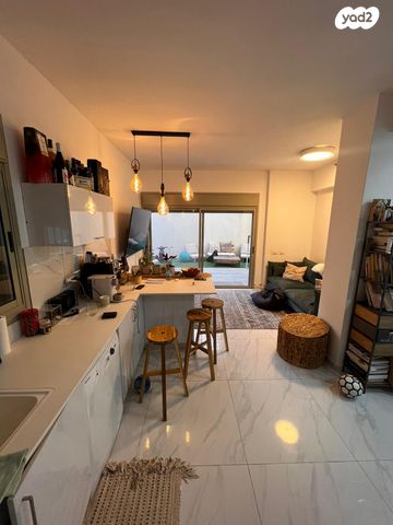 דירת גן, הרב קוקיס 12, בת ים