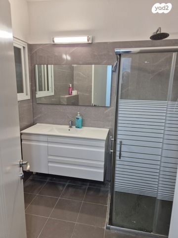 דירת גן, הברוש, איילת הכרמל, טירת כרמל