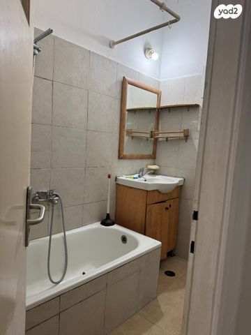 דירה, שדרות הילד, שכונת בן גוריון, מרכז העיר ג', רמת גן