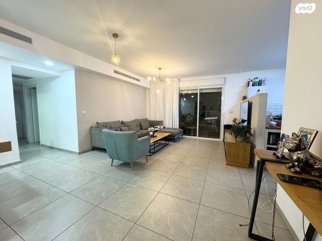 אושר גולדוסר 