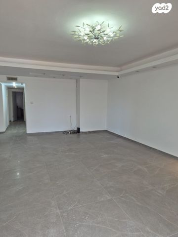 דירת גן, הברוש, איילת הכרמל, טירת כרמל