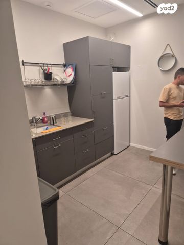 חנויות/ שטח מסחרי, שדרות הפלי"ם 2, קרית הממשלה ע"ש רבין, חיפה