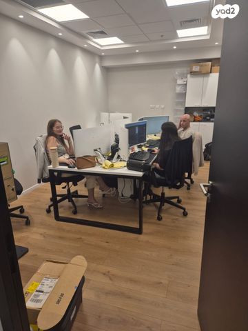 חנויות/ שטח מסחרי, שדרות הפלי"ם 2, קרית הממשלה ע"ש רבין, חיפה