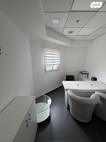 משרדים, קרן היסוד 22, מרכז העיר, סביניה, הוותיקה, קרית ביאליק