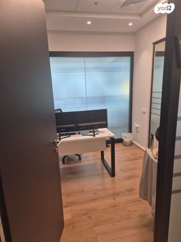 חנויות/ שטח מסחרי, שדרות הפלי"ם 2, קרית הממשלה ע"ש רבין, חיפה