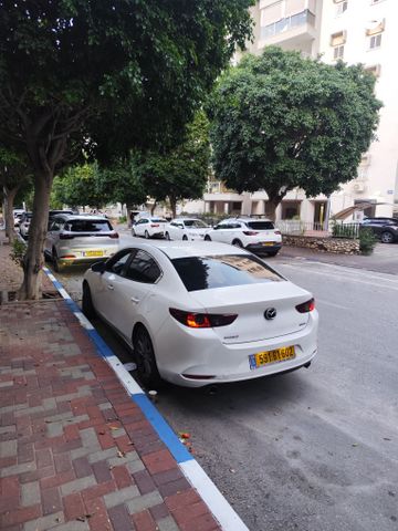 מודעת רכב מאזדה 3