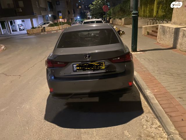 מודעת רכב לקסוס IS