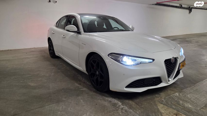 מודעת רכב אלפא רומיאו ג'וליה