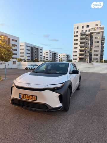 מודעת רכב טויוטה bZ4X