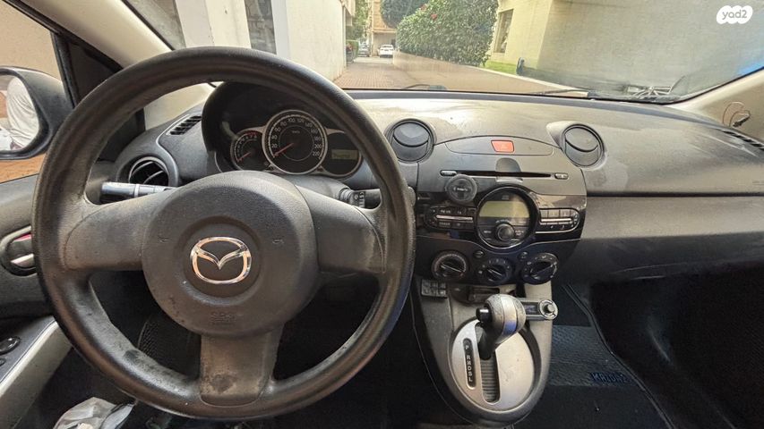 מודעת רכב מאזדה 2