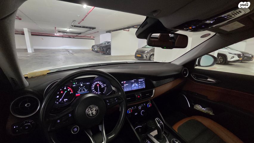 אלפא רומיאו ג'וליה