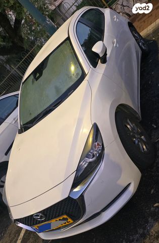 מודעת רכב מאזדה 2