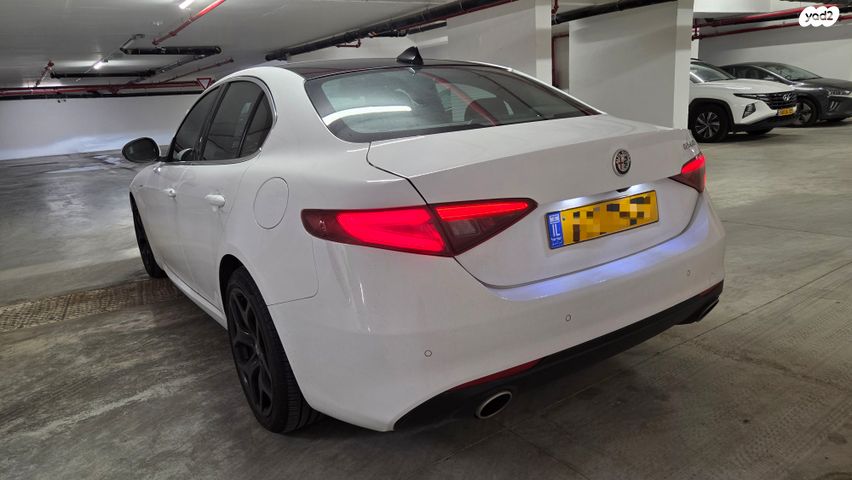 אלפא רומיאו ג'וליה