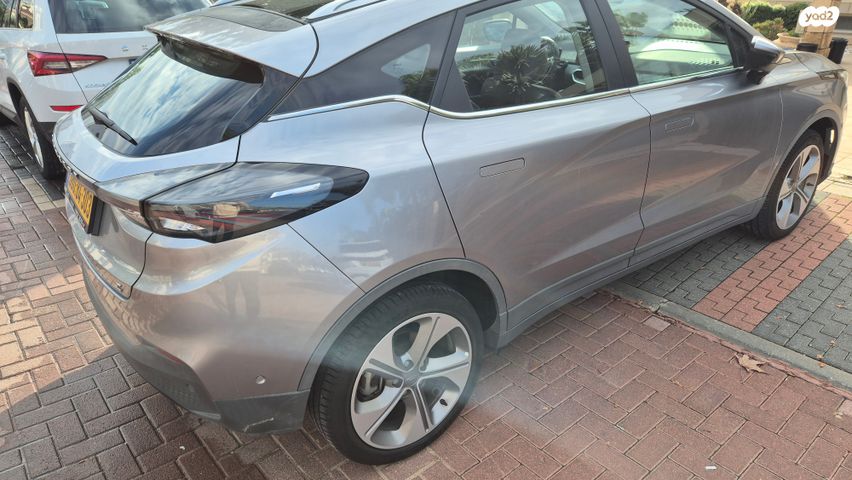 מודעת רכב ג׳ילי Geometry C