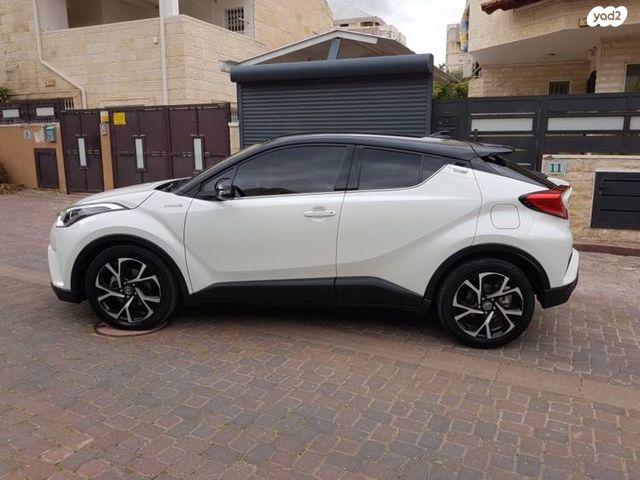 מודעת רכב טויוטה C-HR