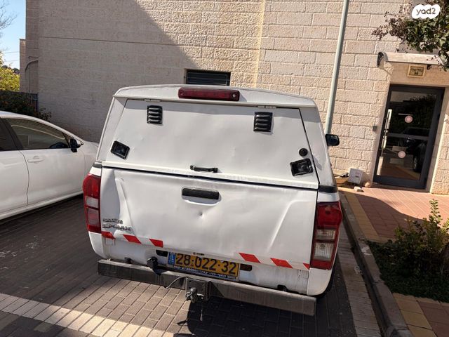 איסוזו די-מקס